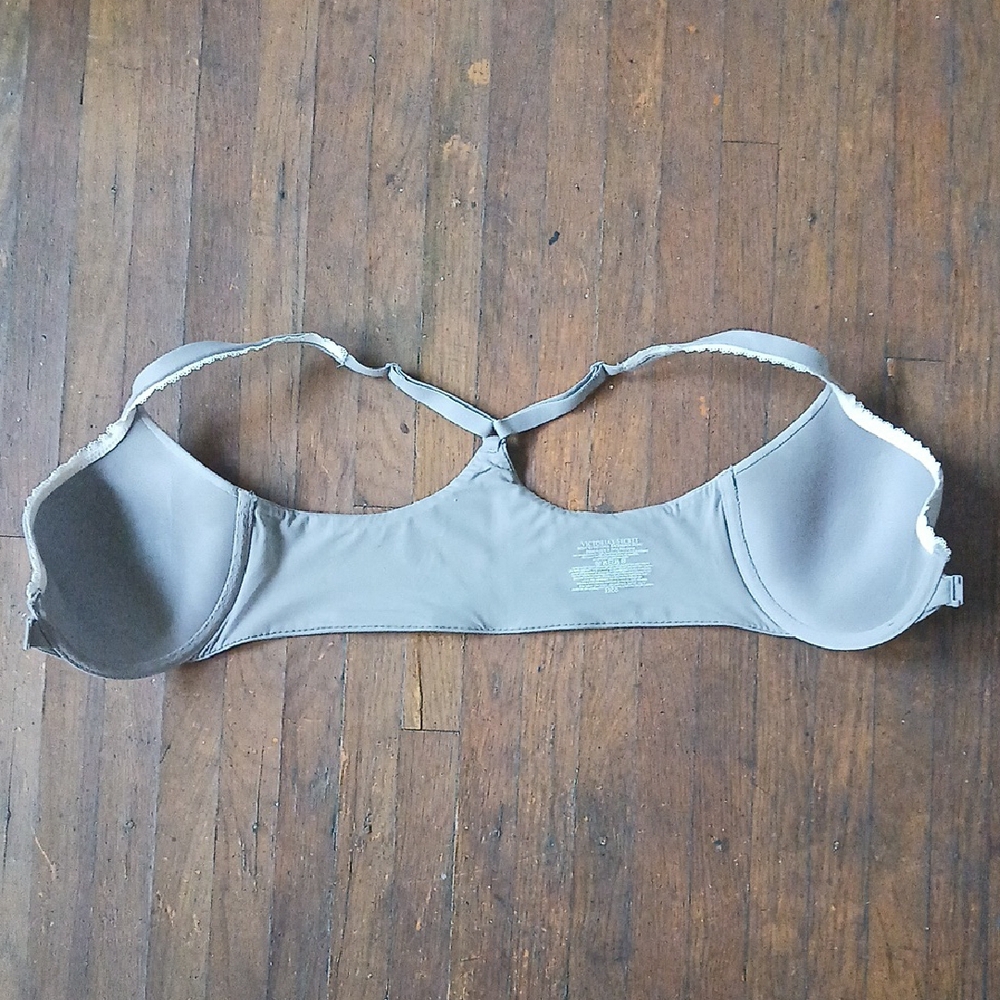 Victoria's Secret Seamless Bra Intimates - Picture 5 of 11